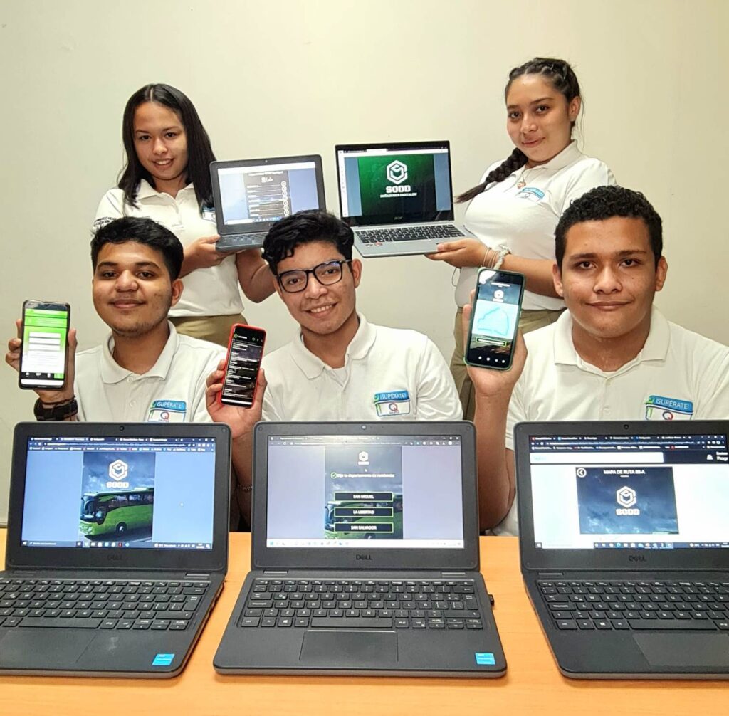 Más de 500 alumnos de los Centros ¡Supérate! De El Salvador y Panamá participaron en el Hackathon Champs Microsoft 365
