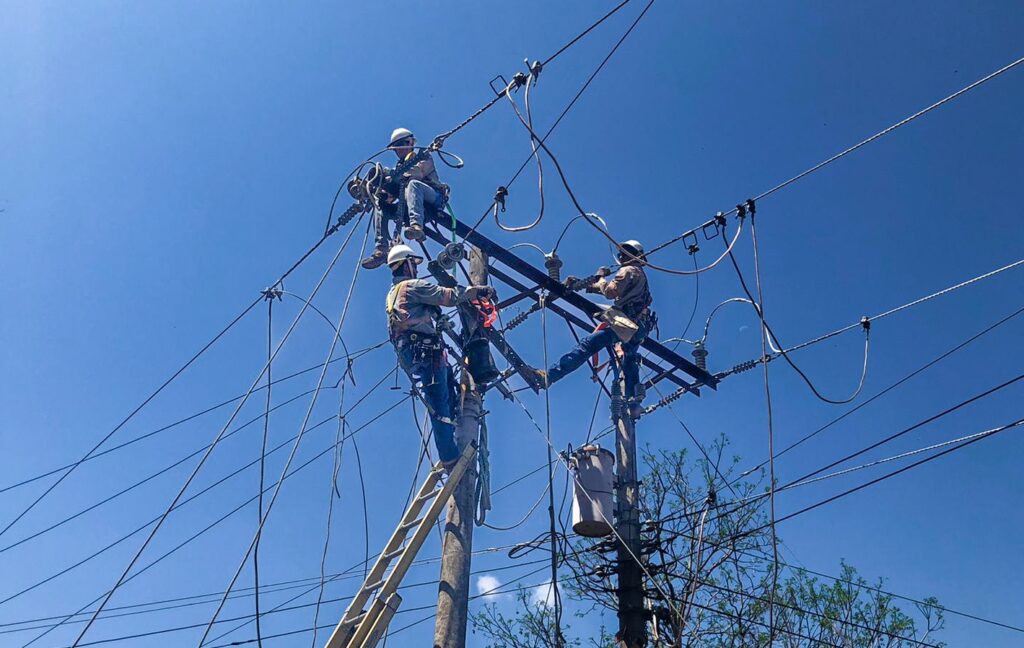 Con una inversión de 120 mil dólares, AES CLESA realizó mantenimiento de red eléctrica en siete municipios del departamento de Santa Ana