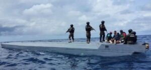 810 kilos de cocaína valorados en más de $20 millones de dólares y tres narcos fueron interceptados en alta mar por Fuerza Naval Salvadoreña