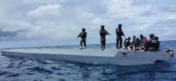 810 kilos de cocaína valorados en más de $20 millones de dólares y tres narcos fueron interceptados en alta mar por Fuerza Naval Salvadoreña