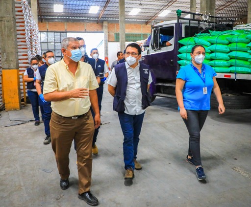 Defensoría del Consumidor inspeccionó precios en empresa Caldega El Salvador dedicada a la importación y distribución de insumos agrícolas