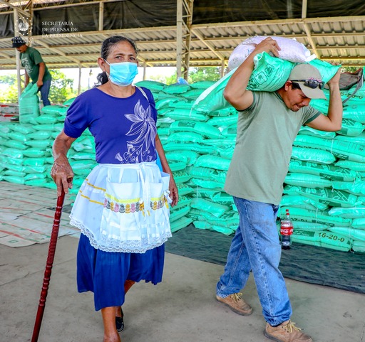 Ministerio de Agricultura entrega de Paquetes Agrícolas a productores de Sonsonate y Ahuachapán