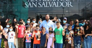 Alcalde Mario Durán entregó lentes gratuitos a niños y jóvenes de la comunidad Iberia