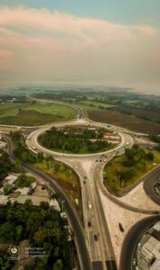 Primera piedra paso desnivel sobre redondel San Juan Opico, departamento La Libertad, colocó Ministro de Obras Públicas, Romeo Rodríguez
