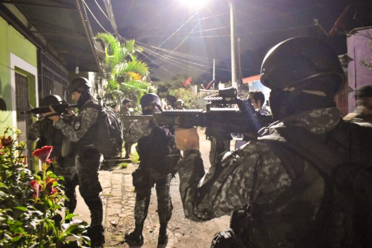 Presidente Nayib Bukele condena asesinato de tres agentes policiales en Sana Ana y asegura arreciarán guerra contra grupos terroristas
