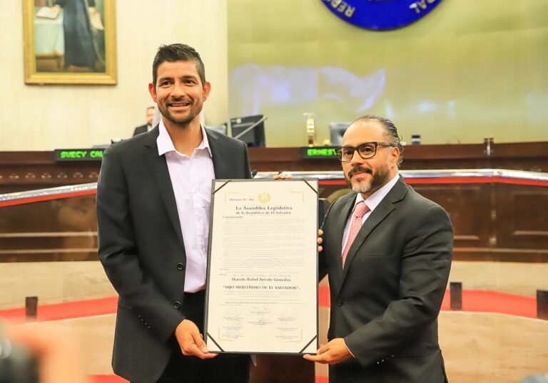 Tenista Marcelo Arévalo, Hijo Meritísimo de El Salvador, por decisión de Asamblea Legislativa, tras ganar torneo mundial Roland Garros, en Paris Francia