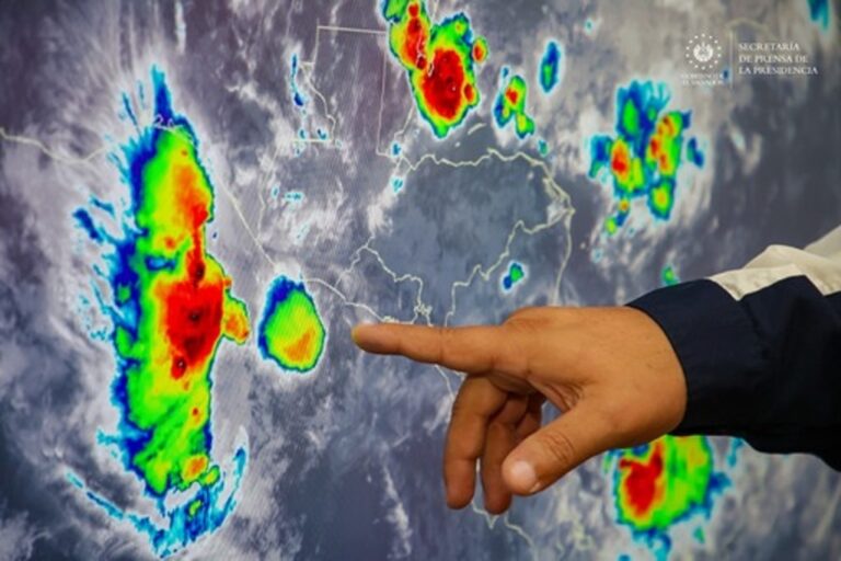 Con más de 100 mil personas, Protección Civil, mantiene en alerta por lluvias que ha ocasionado daños en viviendas, derrumbes e inundaciones