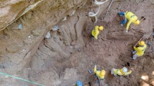 Con el fin de proteger vida y patrimonio de familias colonia Quiroz, Soyapango Ministerio de Obras Públicas trabaja para eliminar cárcava