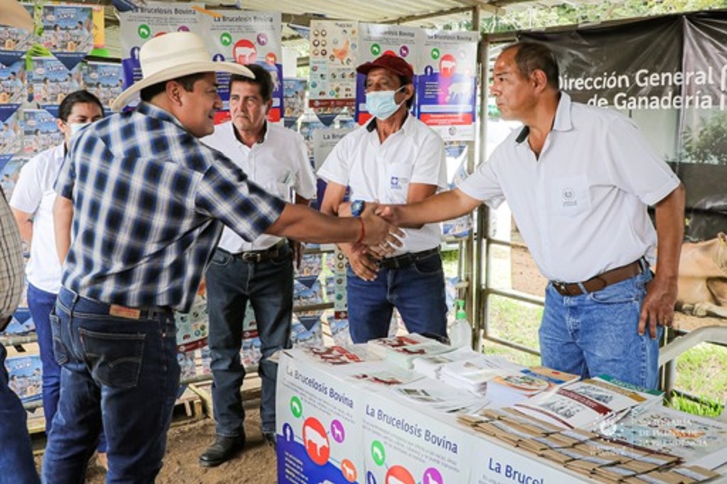 Ministerio de Agricultura brindará asistencia técnica especializada para desarrollar sector ganadero salvadoreño