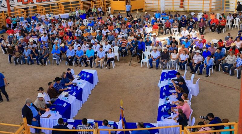 Más de 300 agricultores, ganaderos y empresarios Metapán exponen necesidades a Comisión Agropecuaria para ley integral