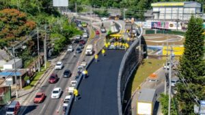 Avanza pavimentación paso a desnivel sobre el redondel Utila, en Santa Tecla, afirma MOP