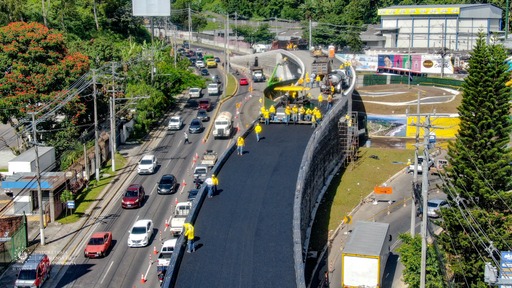 Avanza pavimentación paso a desnivel sobre el redondel Utila, en Santa Tecla, afirma MOP