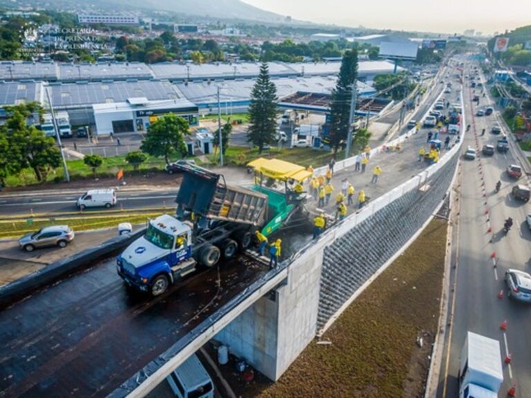 En un 85 % avanzan trabajos paso a desnivel redondel Utila, carretera al Puerto de La Libertad, en Santa Tecla, según el MOP