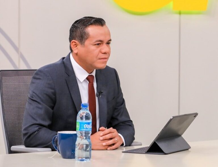 Gobierno de El Salvador honrará sus deudas en 2022, afirmó el Ministro de Hacienda, Alejandro Zelaya