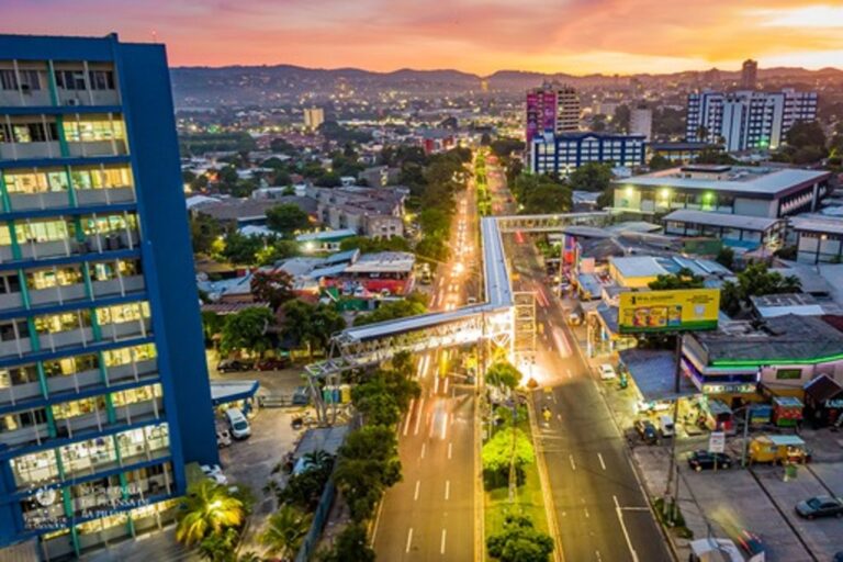 En un 94 % avanza construcción de puente que conectará edificios Hospital Benjamín Bloom