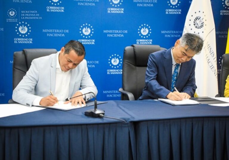 Gobierno firma préstamo $51 millones con Japón
