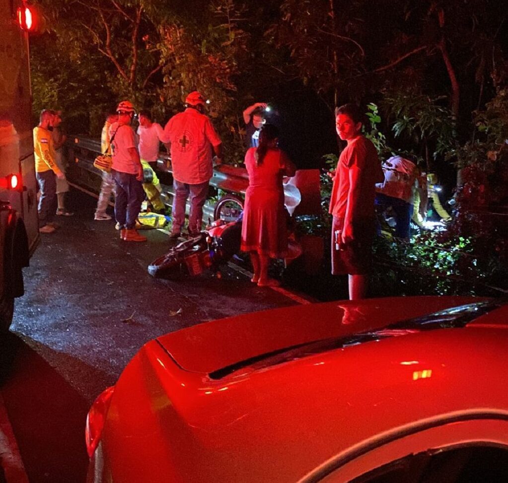 Motociclista y acompañante resultaron lesionados de gravedad en accidente de tránsito ocurrido en Ciudad Dolores, Sensuntepeque