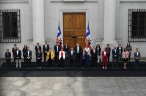 Presidente chileno cambia gabinete de gobierno