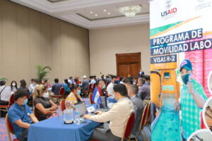 Salvadoreños aspiran trabajar legal en EEUU