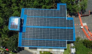AES acompaña UCA por sostenibilidad energética