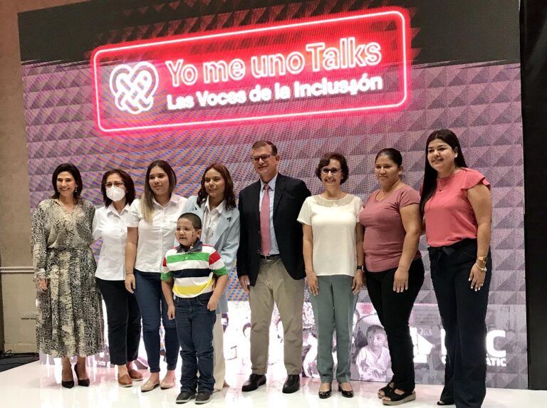 BAC Credomatic impulsa "YO ME UNO TALKS" 