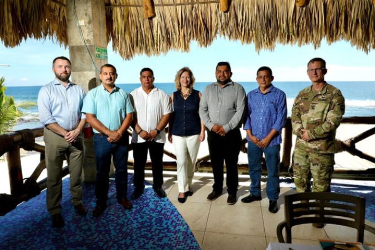 Encargada Negocios EEUU en trabajo territorial