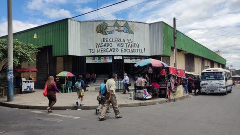 63 años cumple mercado ex cuartel San Salvador