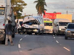 Fatal accidente: 1 muerto y 11 pasajeros heridos