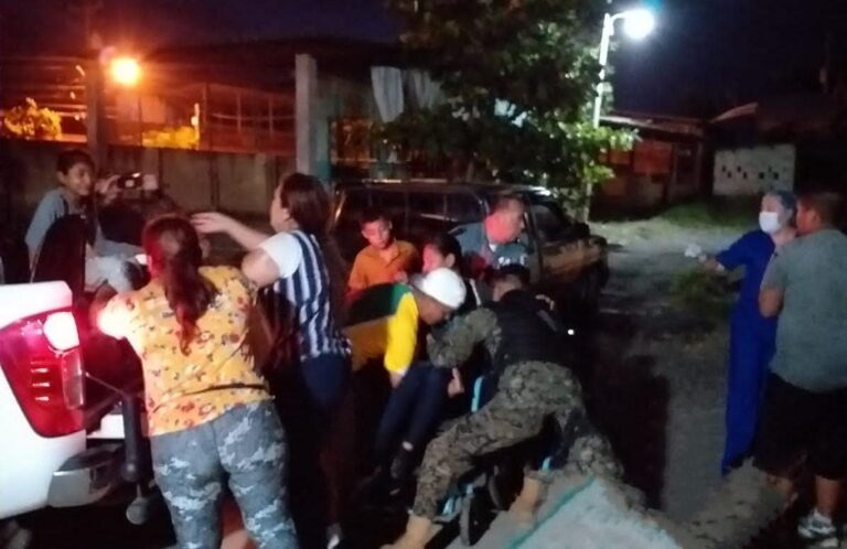 Siete personas se cayeron de lancha en Acajutla