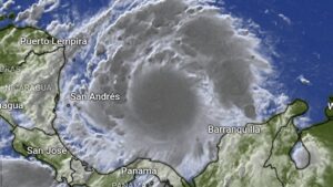 Tormenta Julia se convierte huracán categoría 1