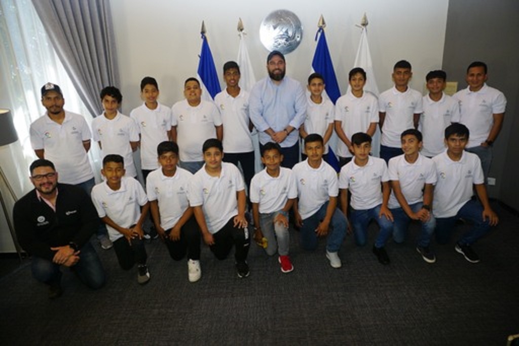 Jóvenes viajan a campamento de LaLiga, España