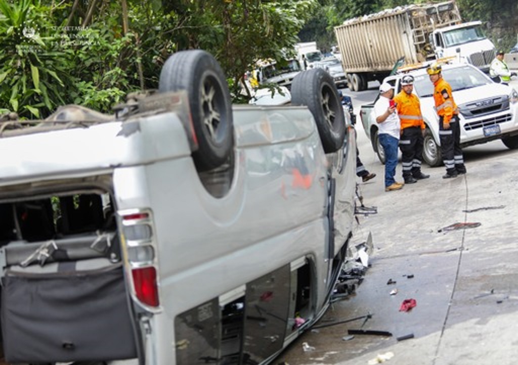Gobierno atendió accidente microbús escolar