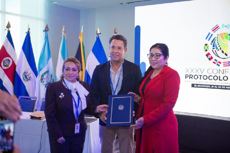 TSE recibe presidencia Conferencia Tikal