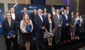 AES El Salvador reconoce a sus clientes