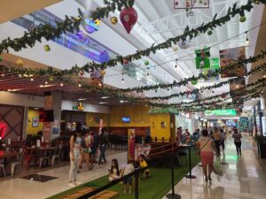 Plaza Mundo trae a Santa y hasta un Nissan Versa