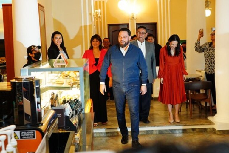 Según el alcalde Mario Durán, las obras de revitalización en el Centro Histórico de San Salvador, permiten reactivación del Café Teatro al interior del Teatro Nacional