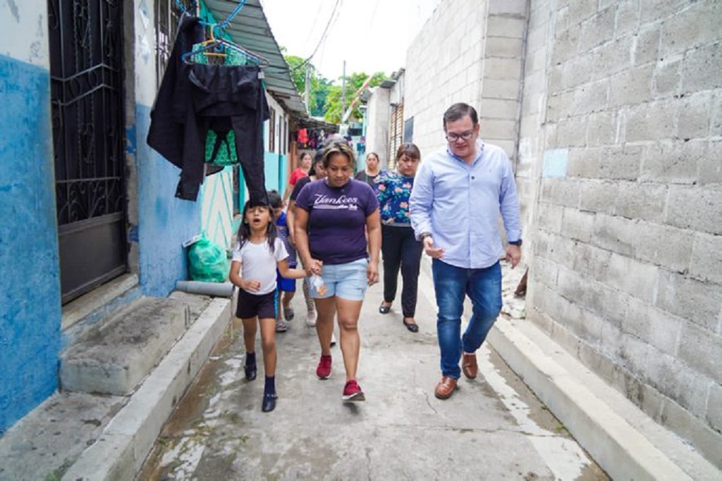 Diputados visitan comunidades San Salvador