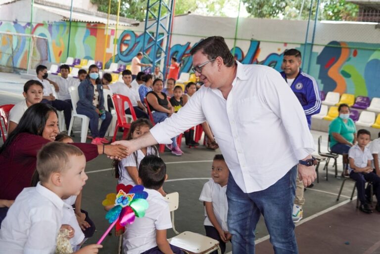 Diputados llegan a distintas comunidades del país