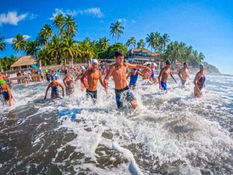 Este domingo, se realizó la competencia “Natación para la Convivencia 2022” en la playa El Zonte, de La Libertad, como parte de las acciones para posicionar a El Salvador como un buen destino para visitar, vivir e invertir.