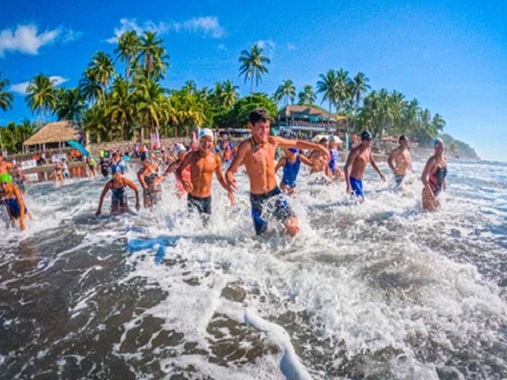 Este domingo, se realizó la competencia “Natación para la Convivencia 2022” en la playa El Zonte, de La Libertad, como parte de las acciones para posicionar a El Salvador como un buen destino para visitar, vivir e invertir.