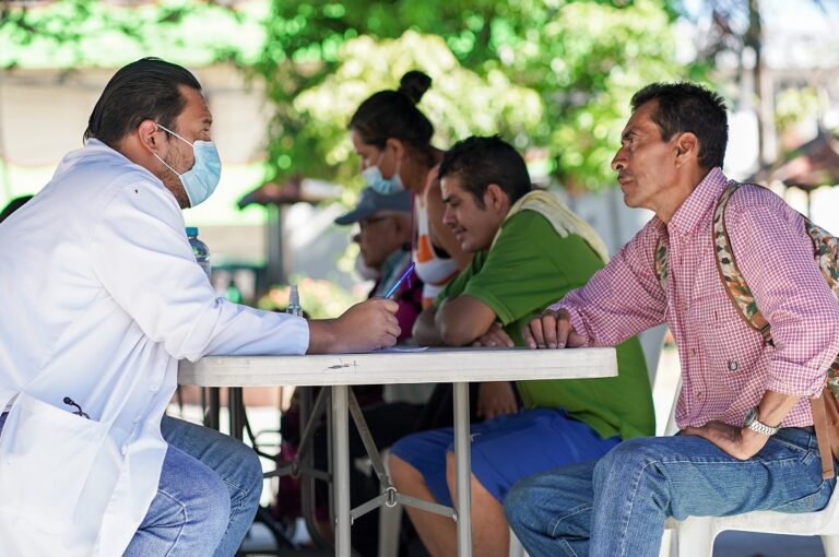 Lotería Nacional lleva brigada médica a Aguilares