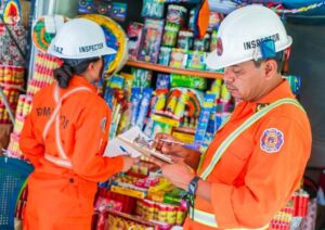Bomberos verifica venta de pirotécnicos Aguilares