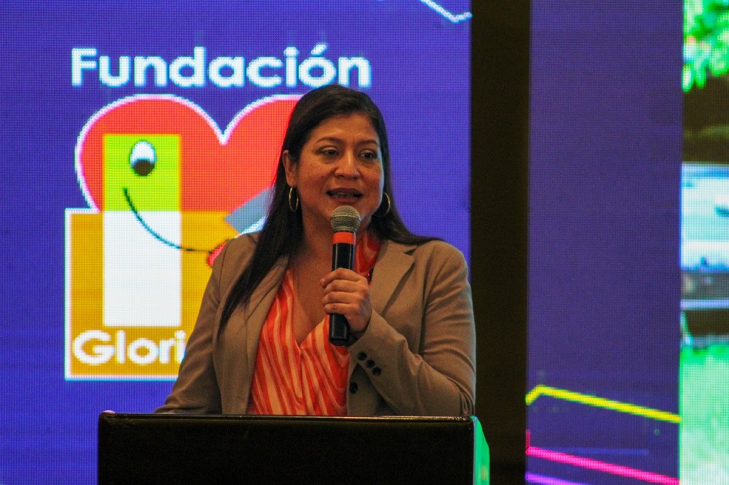 Gloria de Kriete lanza plataforma atención médica