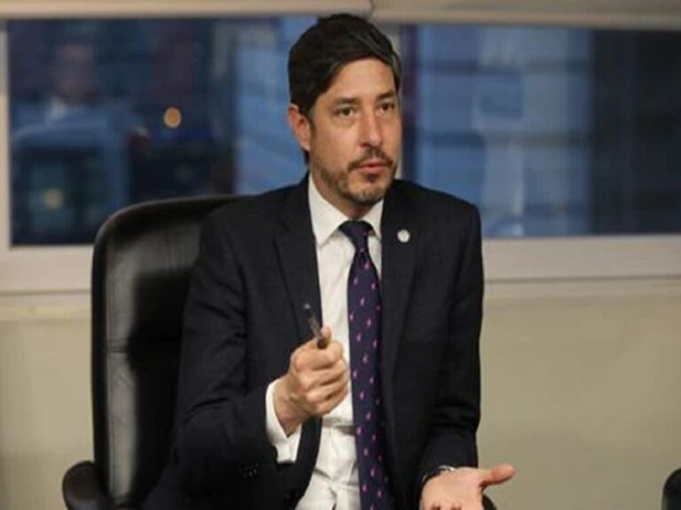 obierno de la presidente Dina Boluarte, le dio 72 horas al diplomático mexicano, Pablo Monroy, para que abandone el territorio peruano, por haber dado asilo político a la familia del derrocado presidente Pedro Castillo