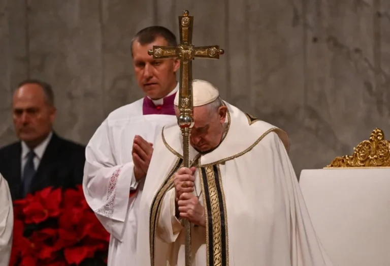 Papa Francisco ya firmó su carta de renuncia