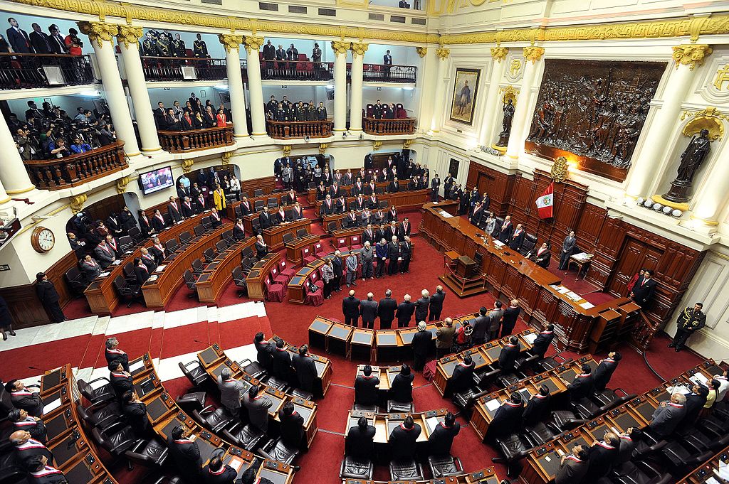 Perú adelanta elecciones de 2026 a abril de 2024
