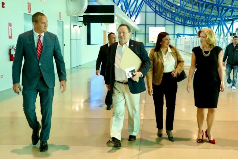 Embajador William H. Duncan llega a El Salvador