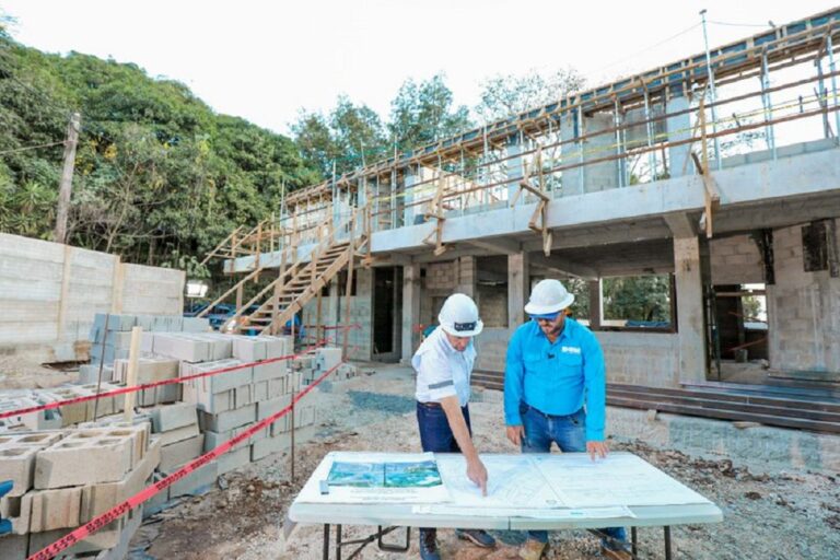 DOM reconstruye centro escolar Santa Rosa G.