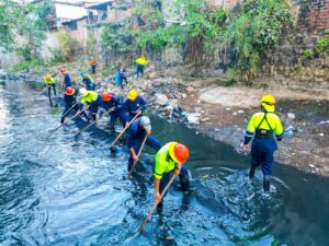 Alcaldía limpia quebradas capital previo al invierno