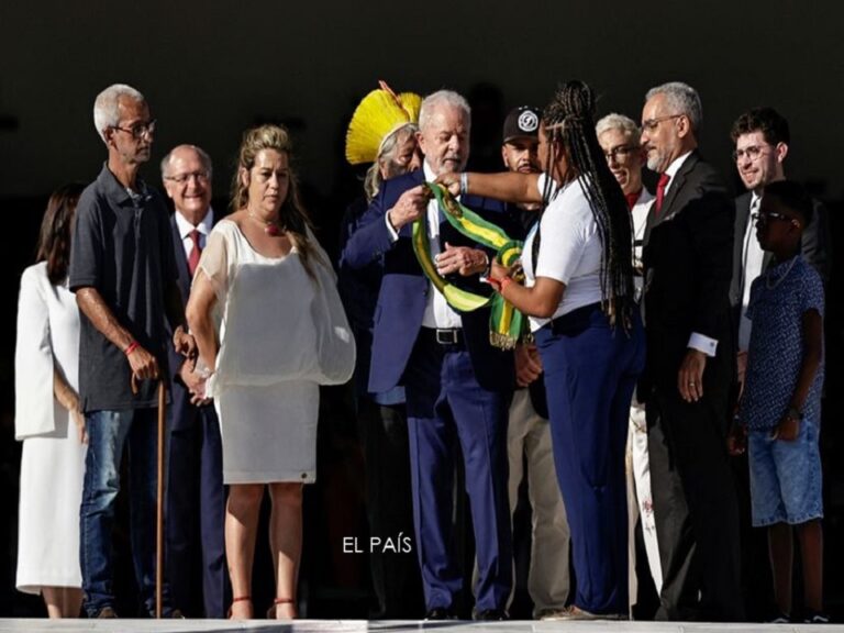 Por tercera vez Lula asume presidencia de Brasil